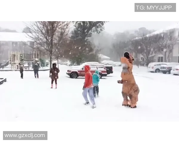 两小哥模仿足球明星的搞笑瞬间引发网友热议与欢笑 两小哥模仿足球明星的搞笑瞬间引发网友热议与欢笑