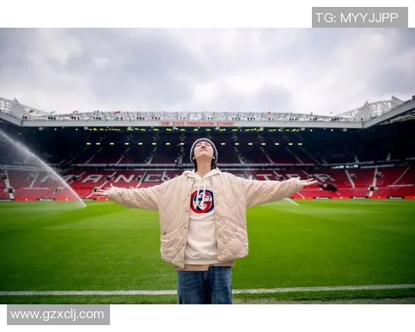 鹿晗偶遇足球明星的精彩瞬间引发粉丝热议与欢呼 鹿晗偶遇足球明星的精彩瞬间引发粉丝热议与欢呼