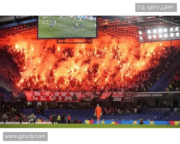 足球明星与粉丝激情对抗赛精彩瞬间回顾让我们一起感受足球的魅力与乐趣 足球明星与粉丝激情对抗赛精彩瞬间回顾让我们一起感受足球的魅力与乐趣