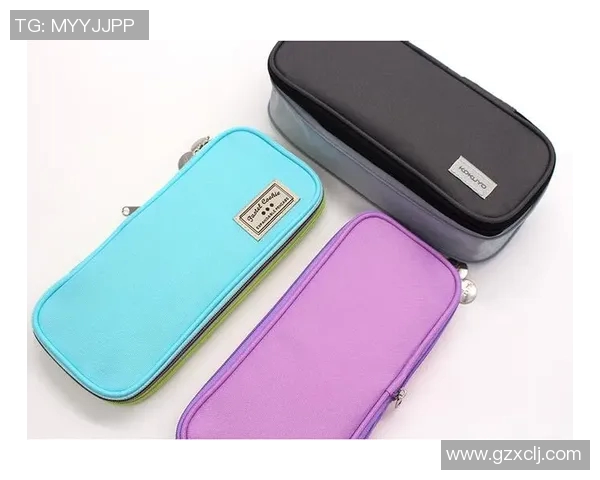 足球明星大容量笔袋助你轻松整理文具展现个性风采的完美选择